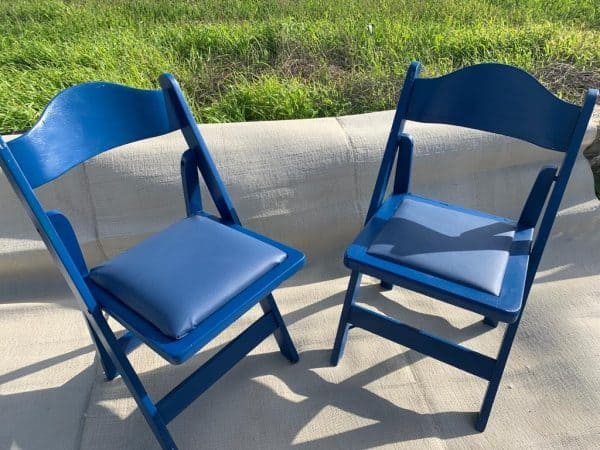 כסאות כחולים להשכרה
