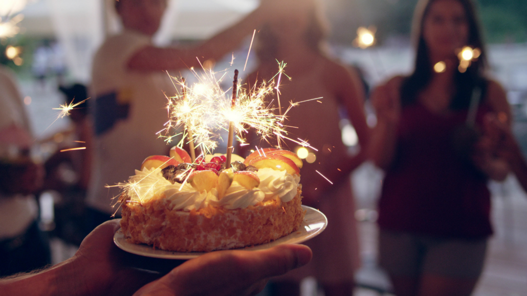 עוגת יום הולדת עם נרות
